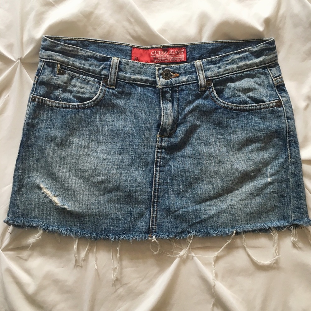 Vintage 2000’s Guess mini denim skirt